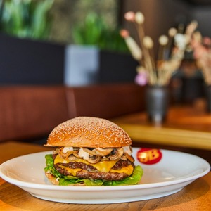 Der JB Champignon: saftiges Prime Beef trifft auf frisch gegrillte Champignons. 🍔🍄 Für alle, die Champignons lieben! ...