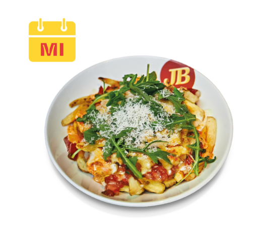 Jim Block Lunch Time Mittwoch Loaded Fries Italian mit Tomatensalsa, Madurai Sauce, Grana Padano und Rucola in einer weißen Schale. Lunch Time am Mittwoch.