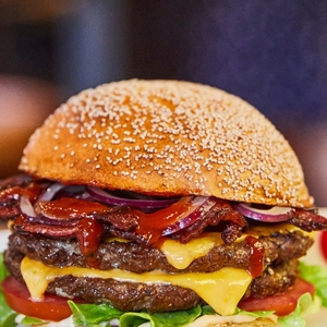 Wenn dich dieses Bild nicht hungrig macht, wissen wir auch nicht. 😏
Kommentiere mit 🔥 wenn du BBQ liebst